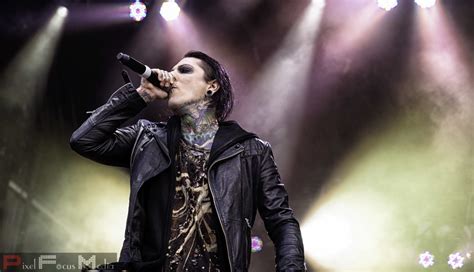 13 Fun Facts about Chris Motionless (Motionless In White)